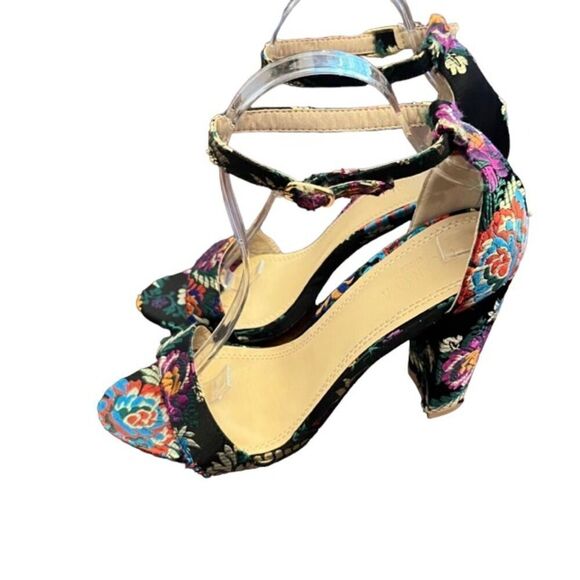 PANDA Larissa Women's Heels in Floral Fabric - Picture 4 of 11